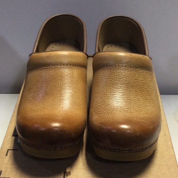 Dansko Professional Honey Distressed 38M (7.5-8) - Picture 1 of 4